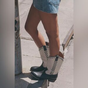 Frye Black & White Billy Pull On Studded Heeled Western/Cowboy Boots (Size 9)